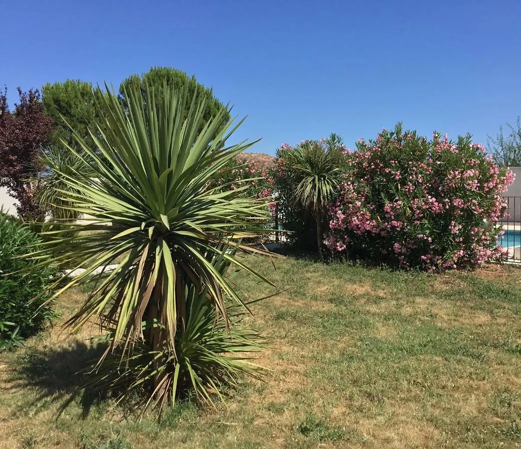 Gîte avec Piscine Lou Minèstraü Entraigues-sur-la-Sorgue