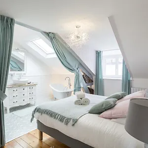 https://langelus.inbrittany.com